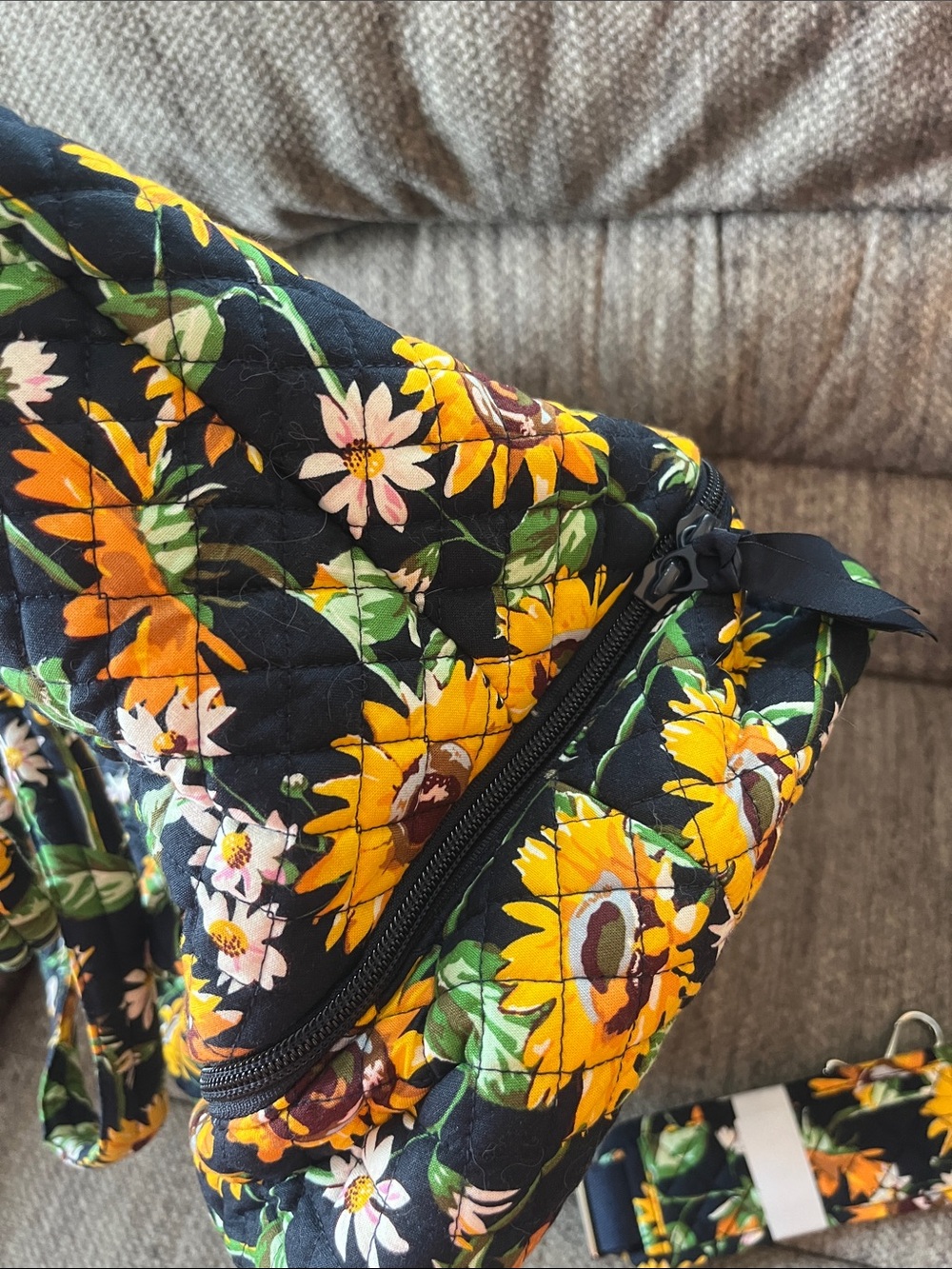 Vera Bradley Deluxe Travel Tote Sunflowers Quilted Tote Bag with trolley sleeve - Picture 9 of 16